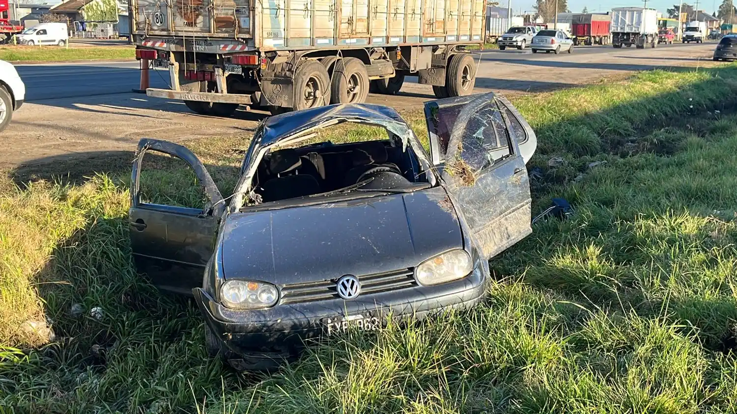 El vehículo terminó en una zanja.