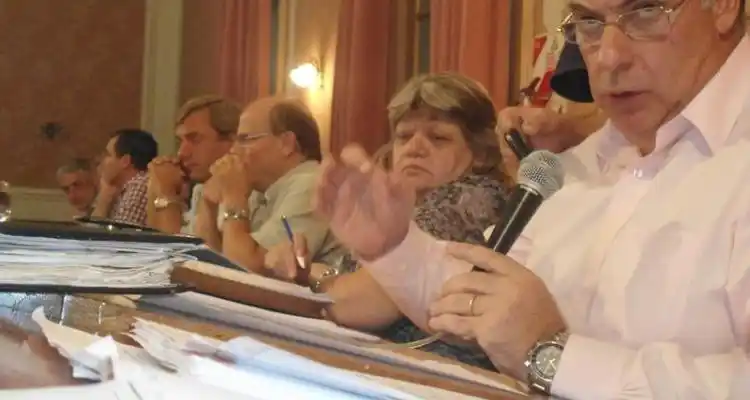 Un largo debate político