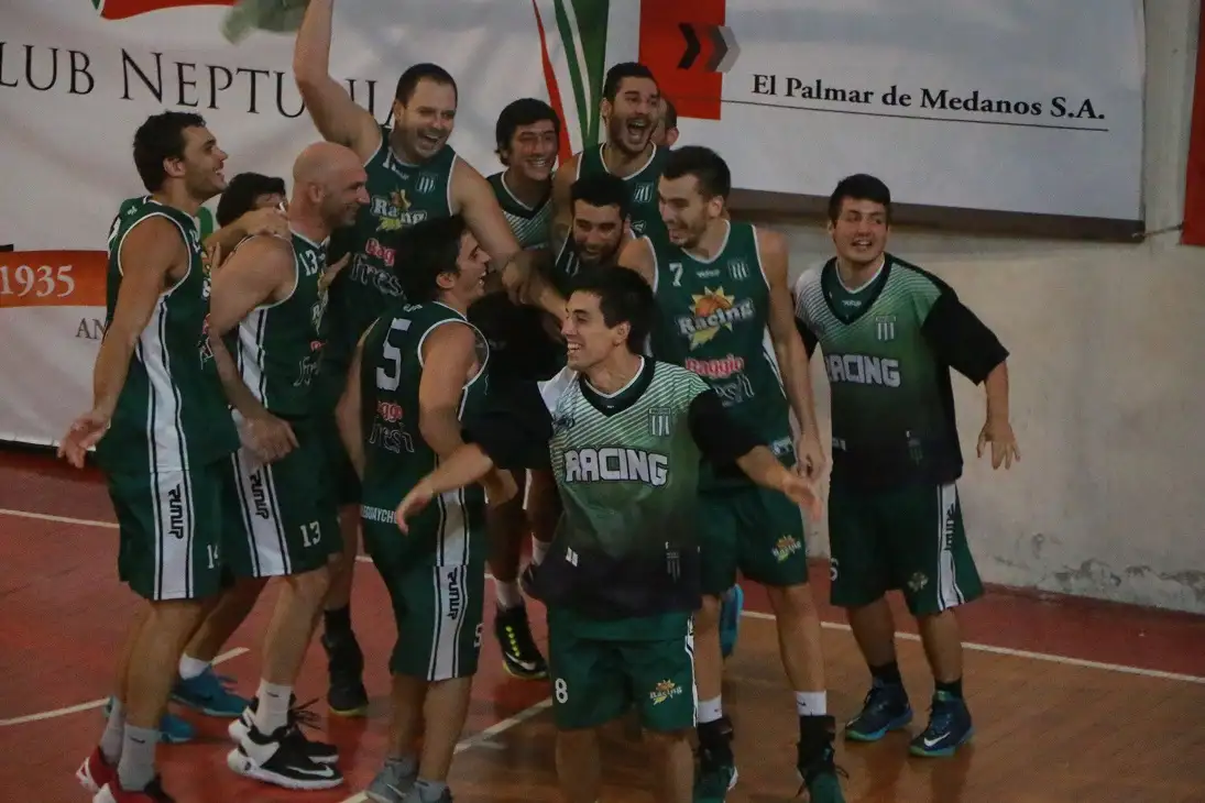 Racing derrotó a Neptunia en el clásico de la ciudad