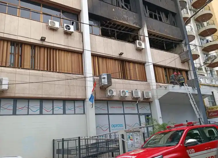El fuego arrasó con la sede central de Apross y se produjo 48 horas después que el fiscal José Bringas informara un gran avance en la causa que investiga un fraude en prejuicio de la prestadora de salud.