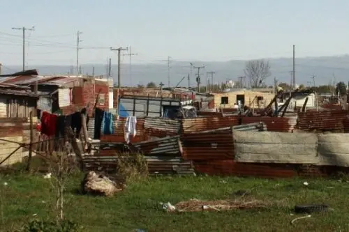 Suspenden por un año los desalojos de familias en villas y asentamientos