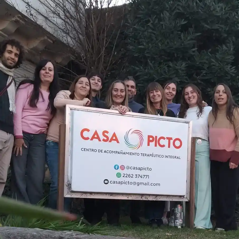 Felices. El grupo de acompañantes terapéuticos que impulsa Casa Picto