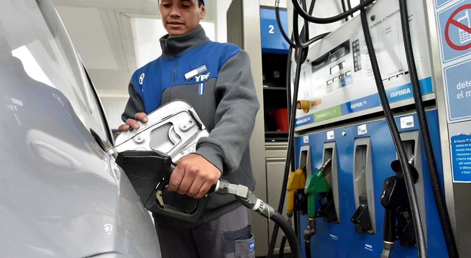 ¿Cómo ahorrar hasta $30.000 en nafta este mes? Las promos de YPF, Shell, Axion y Puma en julio