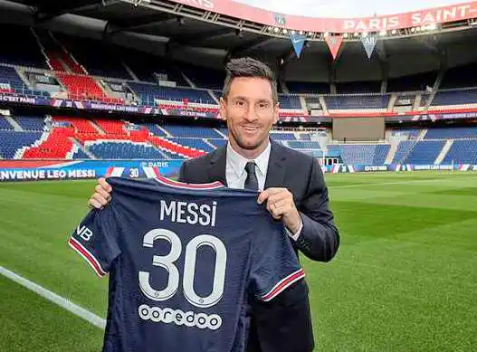 Messi firmó su contrato con el PSG por dos años