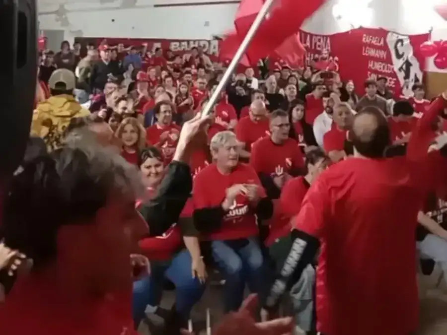 Ricardo Bochini y Carlos Alfaro Moreno convocaron a una multitud en Rafaela - 2