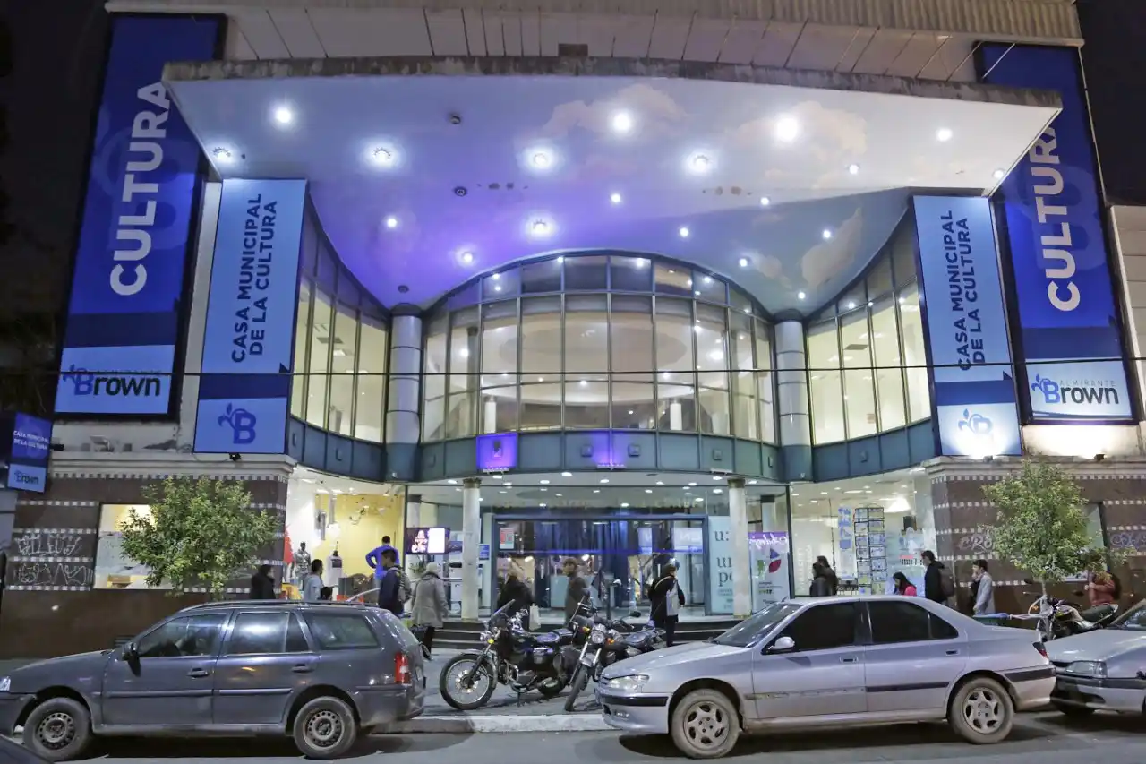 Almirante Brown celebra el 20° aniversario de la Casa de la Cultura