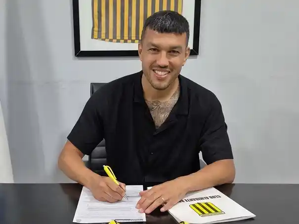 Gustavo Cabral volvió al fútbol argentino.