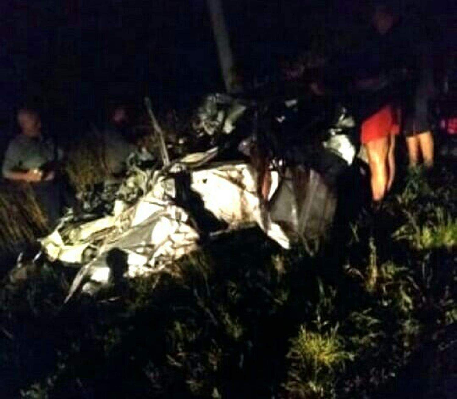 Murieron un hombre de 77 años y su nieto de 5 en un choque frontal en la Ruta 227