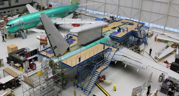 El primer E-7A Wedgetail de la Royal Air Force recibe su radar MESA