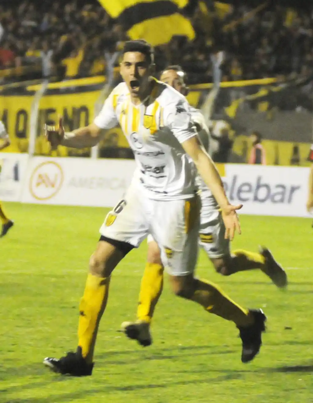 Santamarina busca arreglar con Piñero