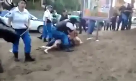 15 detenidos y varios heridos por una batalla campal en Villa Gesell