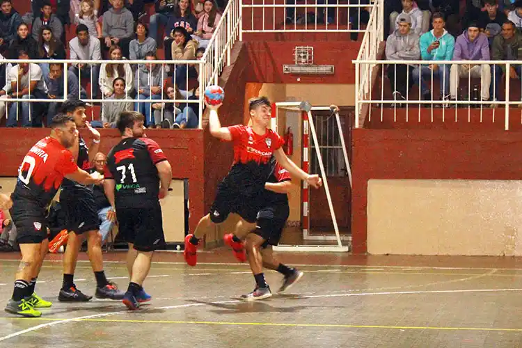 Alta Mira perdió en su estreno como local en el Torneo Asabal