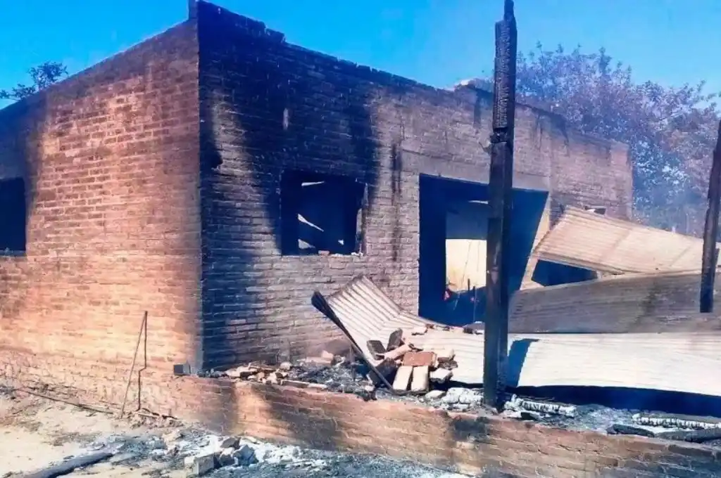 Mató a su esposa y a su hijo, prendió fuego la casa y se quitó la vida