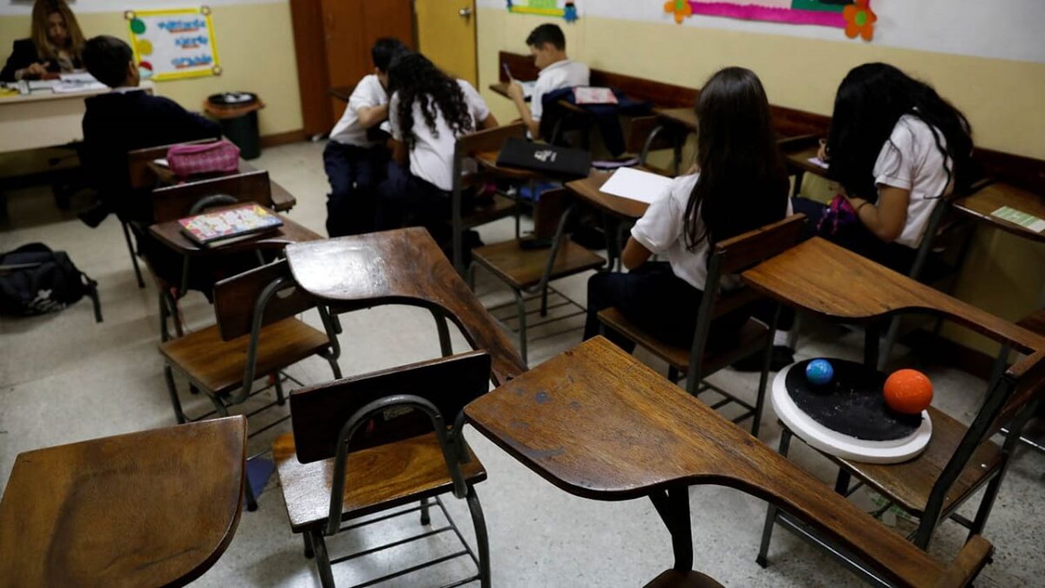 ¡POBRES BOLSILLOS! Colegios privados estiman nuevos ajustes en las mensualidades