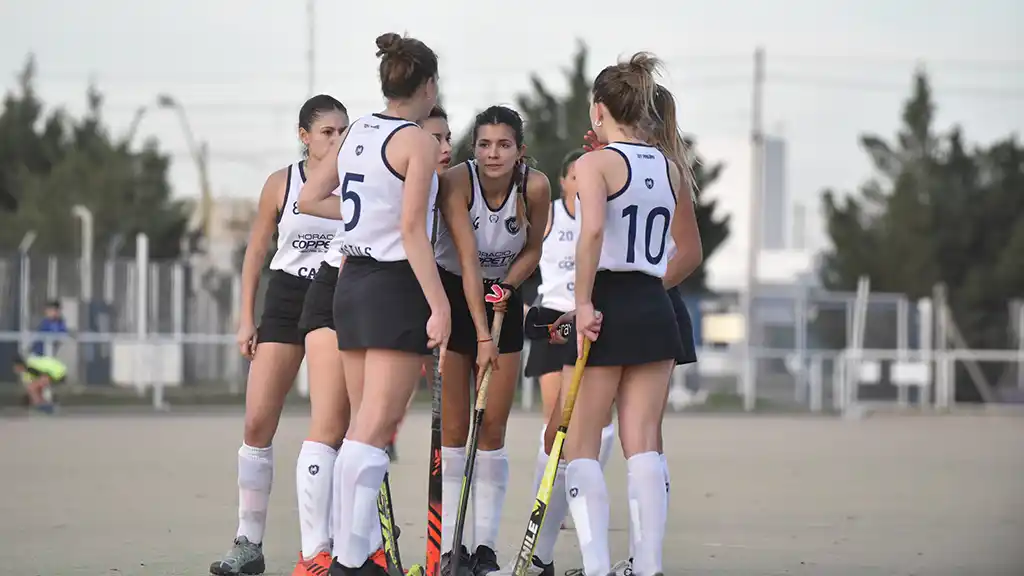 Las chicas perdieron ante su gente