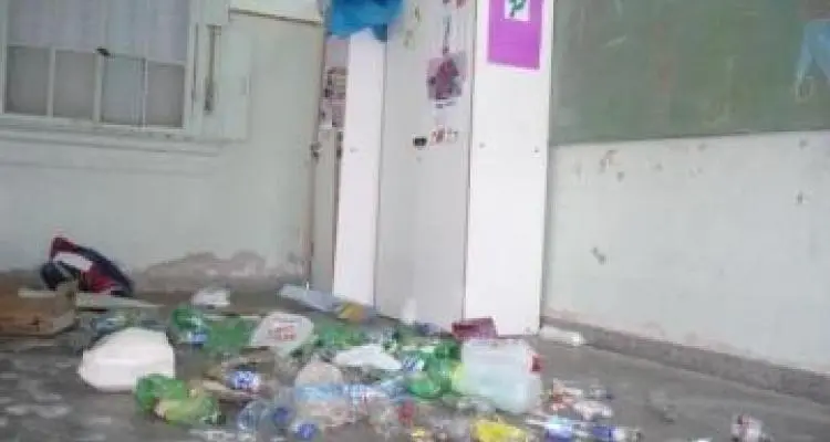 Destrucción en la Escuela Normal