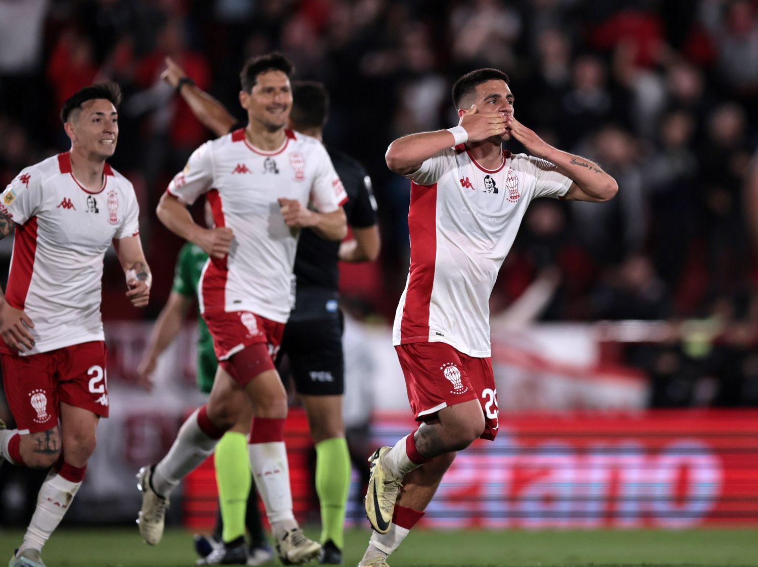 La FIFA inhibió nuevamente a Huracán