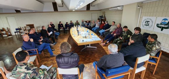 Reunión de Defensa Civil para definir estrategias y prevenir incendios rurales