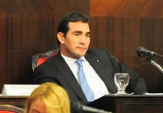 El Senador Hoggan protagonizó un accidente