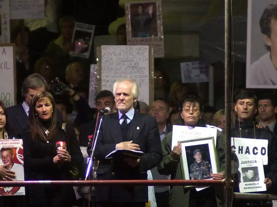 Juan Carlos Blumberg, el padre de Axel durante una masiva movilización en reclamo por el crimen