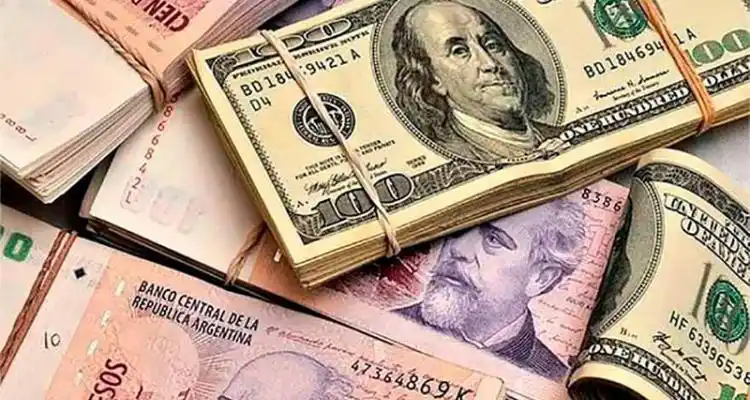 Intentaron estafar a dos abuelos diciendo que “tenían que cambiar los dólares”