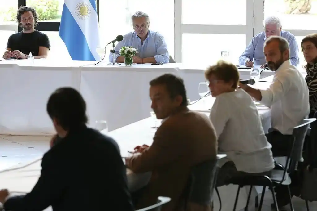El Presidente recibe a los infectólogos, a horas de decidir el futuro de la cuarentena