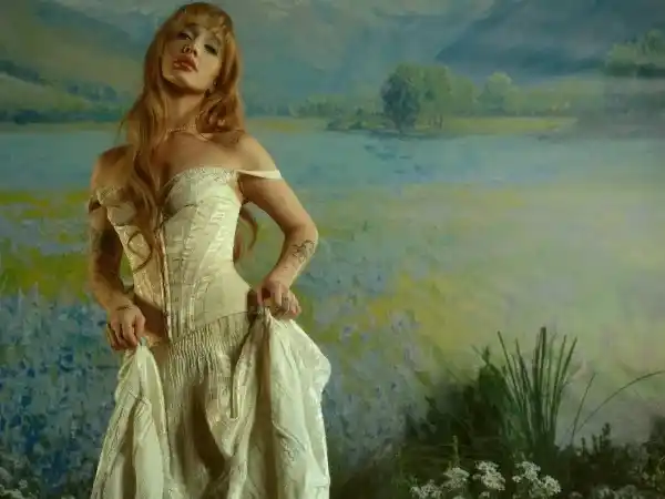 Ángela Torres lanzó su primer álbum solista titulado "No me olvides"