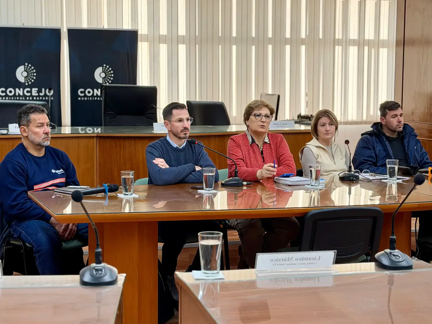 Aversa explicó en el Concejo la situación del transporte adaptado: funciona el 50% de la flota municipal - 1