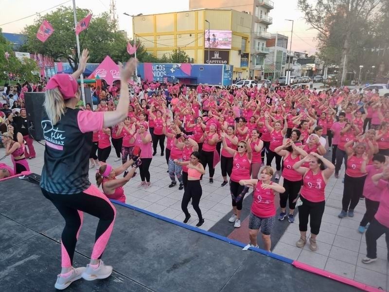 Zumba Rosa, una fiesta por la vida y la salud pública
