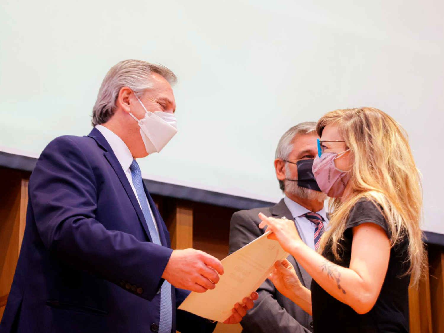 El Presidente encabezó homenaje a investigadoras: "No hay mejor dinero invertido que el de educación y ciencia"
