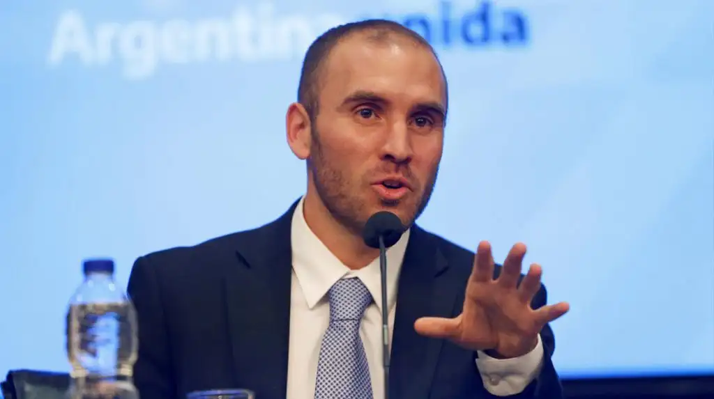 Martín Guzmán aclaró que no analizan auxilio financiero para que Axel Kicillof pague deuda