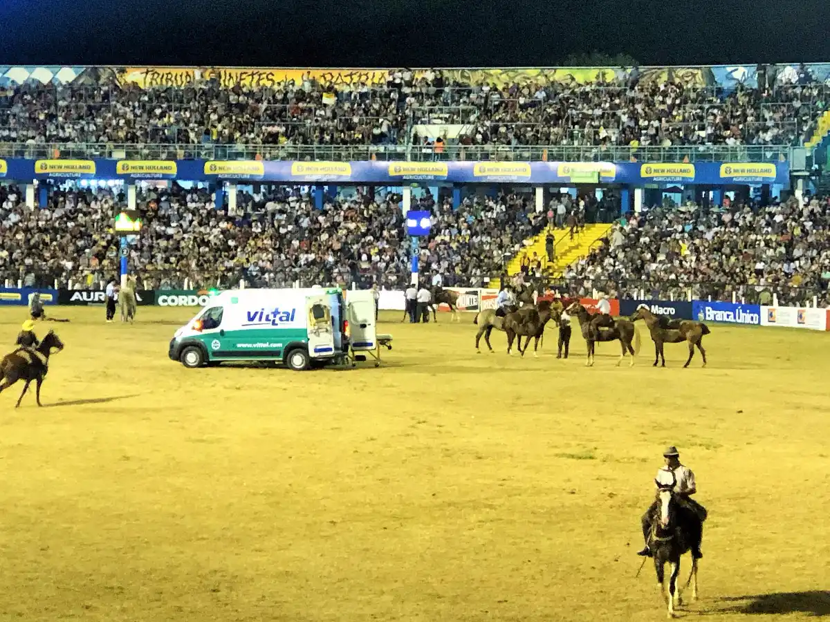 "Tenemos que actuar rápidamente y resguardar al jinete", dijeron desde el Festival de Jesús María