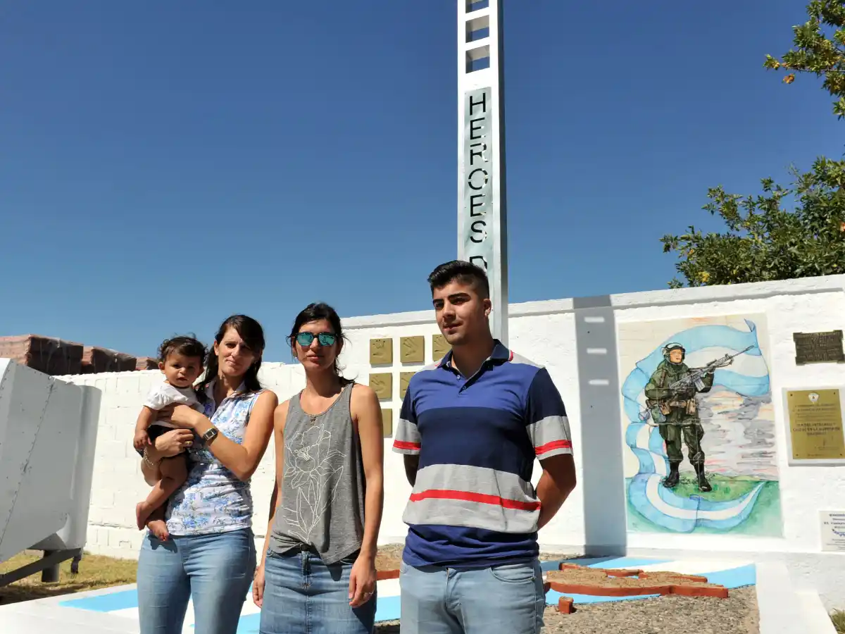 Mi viejo es un héroe: cómo es ser hijo de un combatiente de Malvinas  