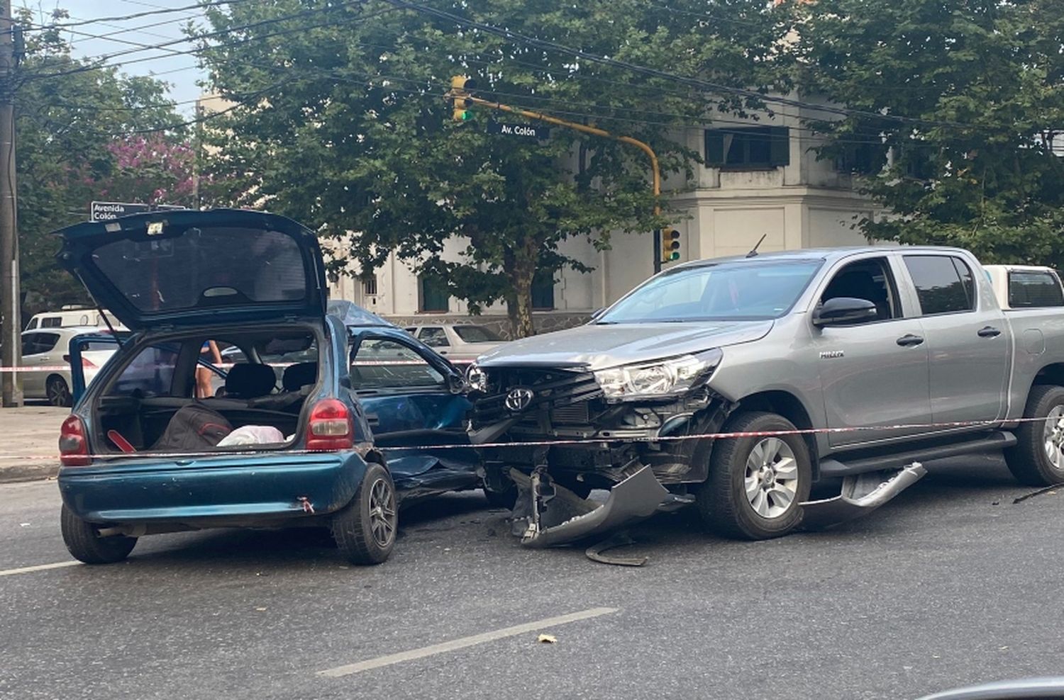Fuerte choque en avenida Colón y Dorrego
