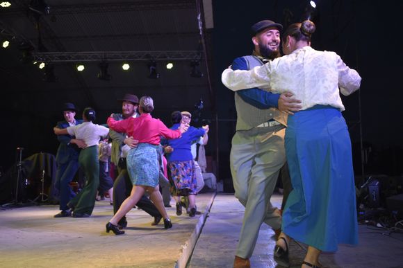 Increíble puesta en escena: el ballet municipal se llevó todos los aplausos