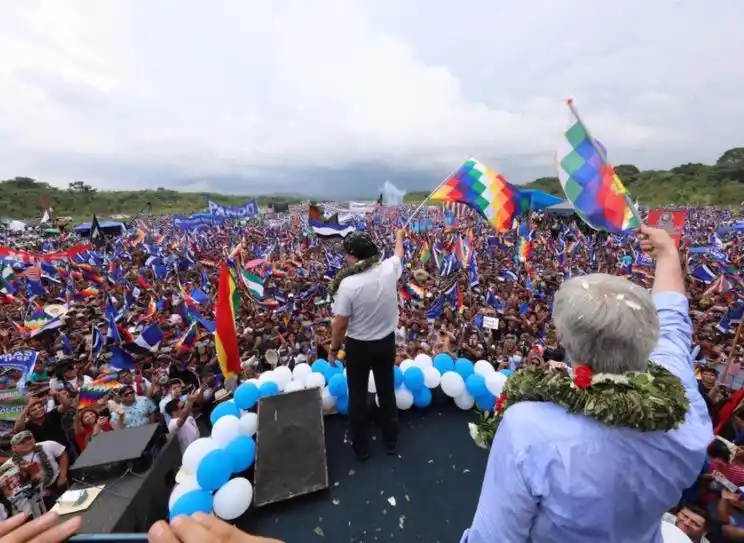 A un año de su exilio, Evo Morales fue vivado y celebró el triunfo de su partido