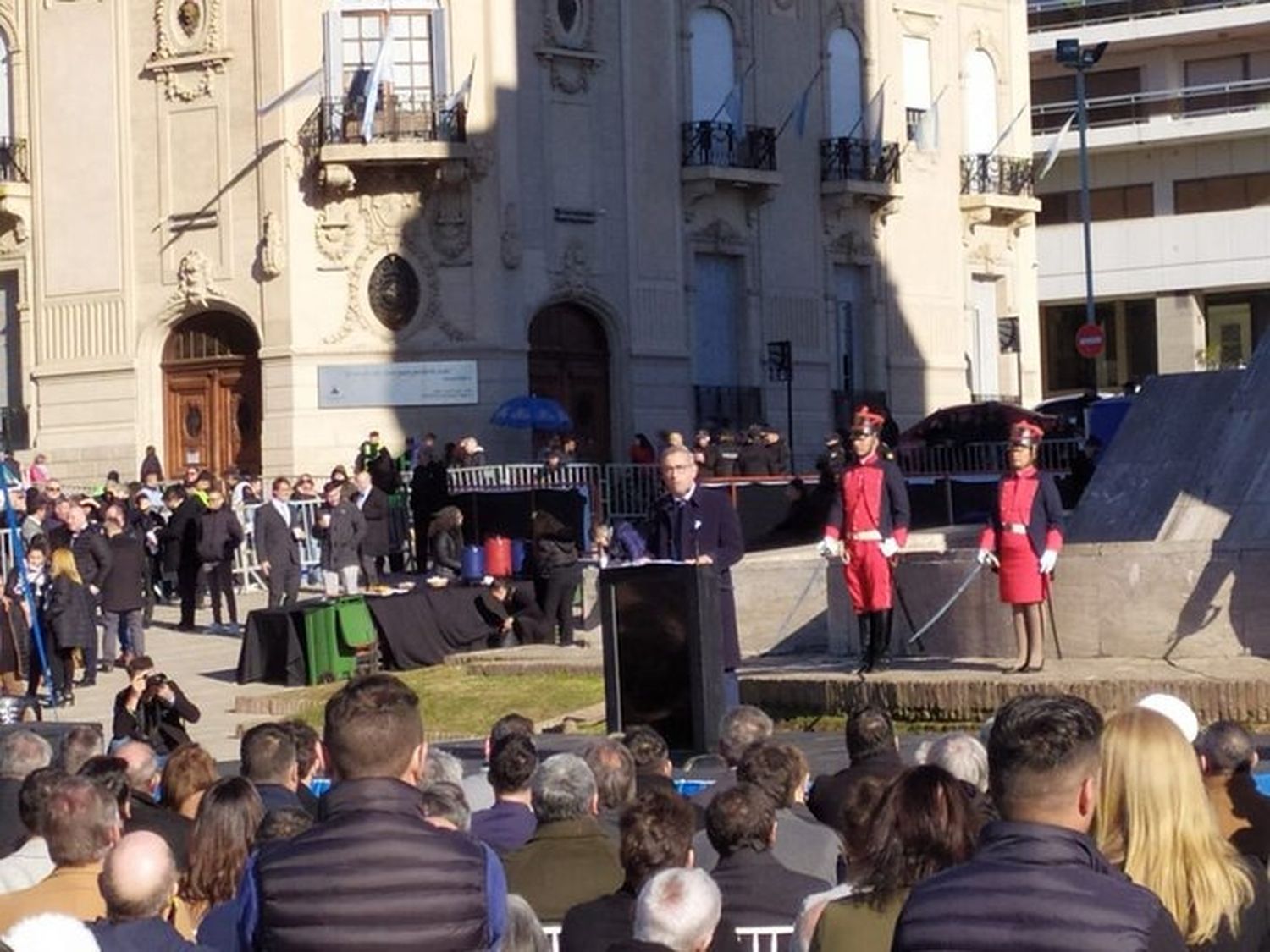Javkin en el acto por el Día de la Bandera.