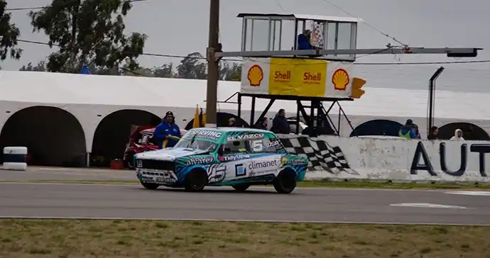 FOTO NICOLÁS ISALBERTI Banderazo y victoria para Riciutti en San Cayetano.