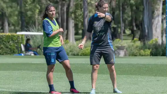 Con Huber, se entrenan las juveniles