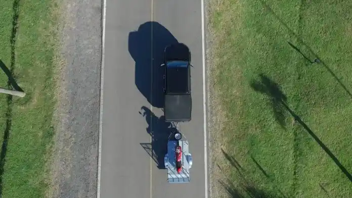 Circular con un tráiler enganchado del auto pasó a ser más caro