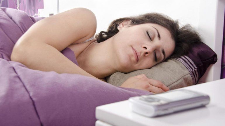 Un neurocientífico reveló cuál es la mejor hora para ir a dormir y descansar bien