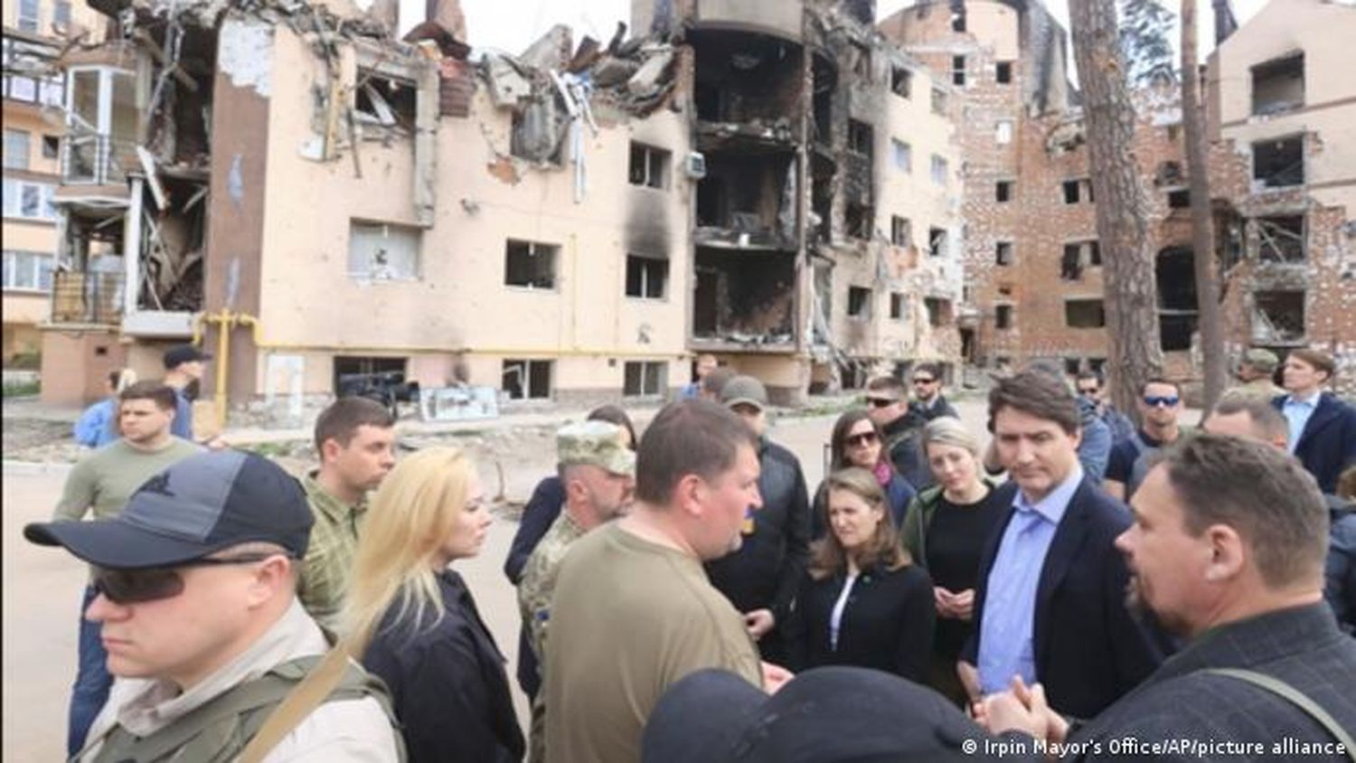 Primer ministro de Canadá realiza visita relámpago a Ucrania