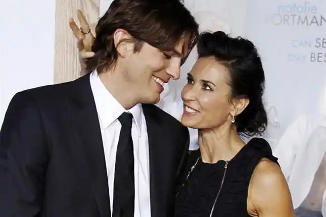 Demi Moore y Ashton Kutcher se divorcian dos años después de su separación