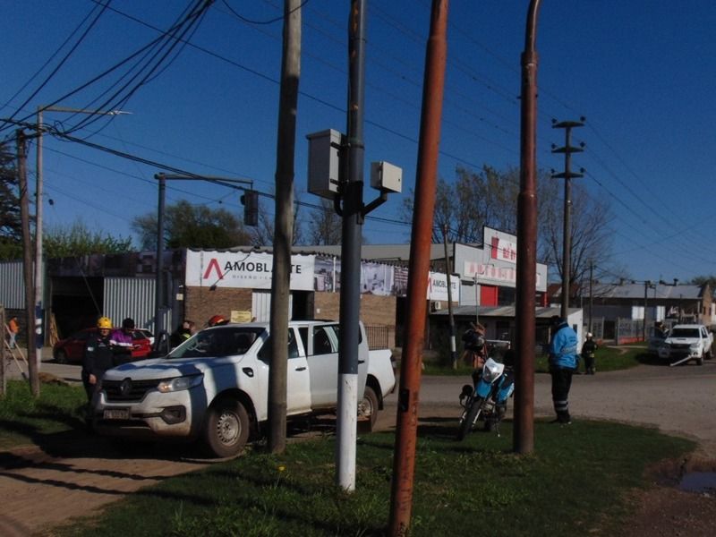 Fuerte choque de dos camionetas en Ruta 8 y Uruguay.