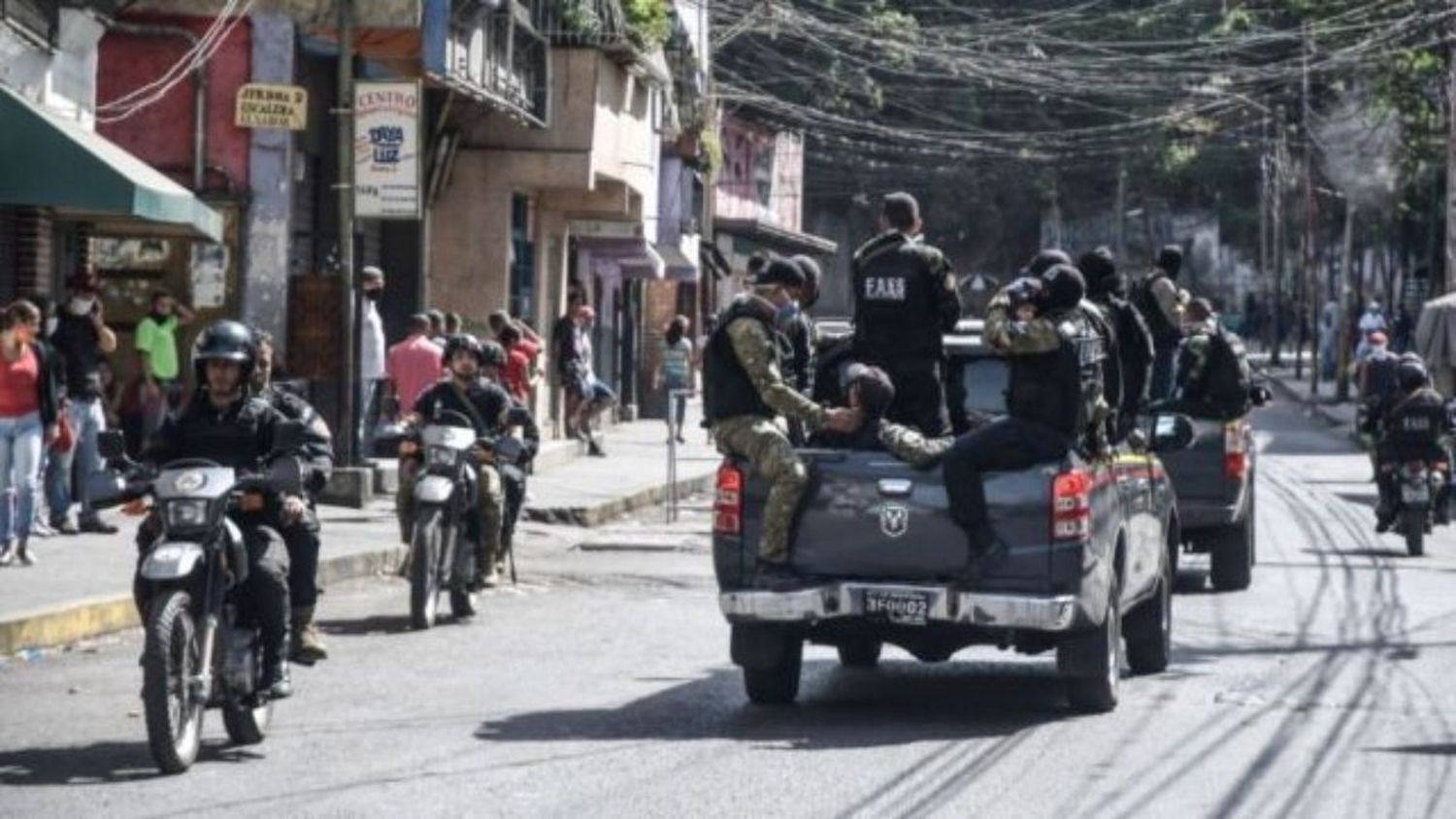 Arrasando el operativo Trueno para ACABAR CON LA BANDA DE «WILEXIS»: reportan 8 muertos y 40 detenidos en Petare