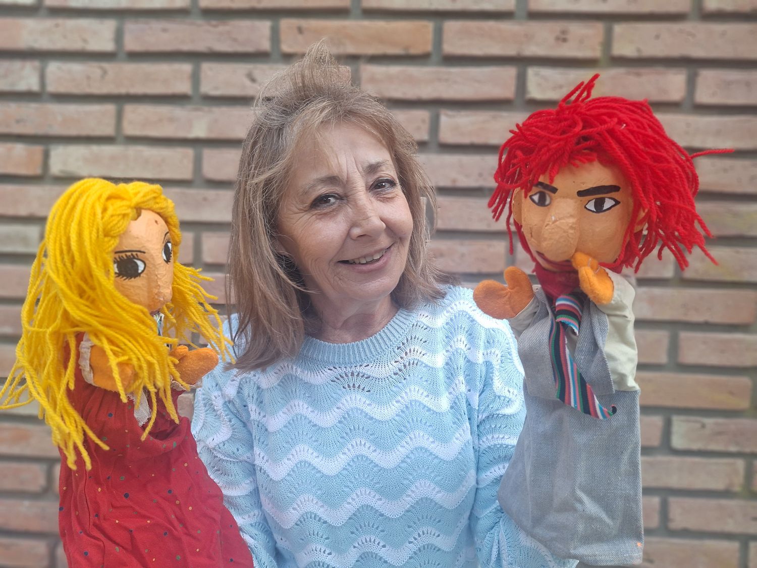 Raquel Camusso junto a sus títeres.