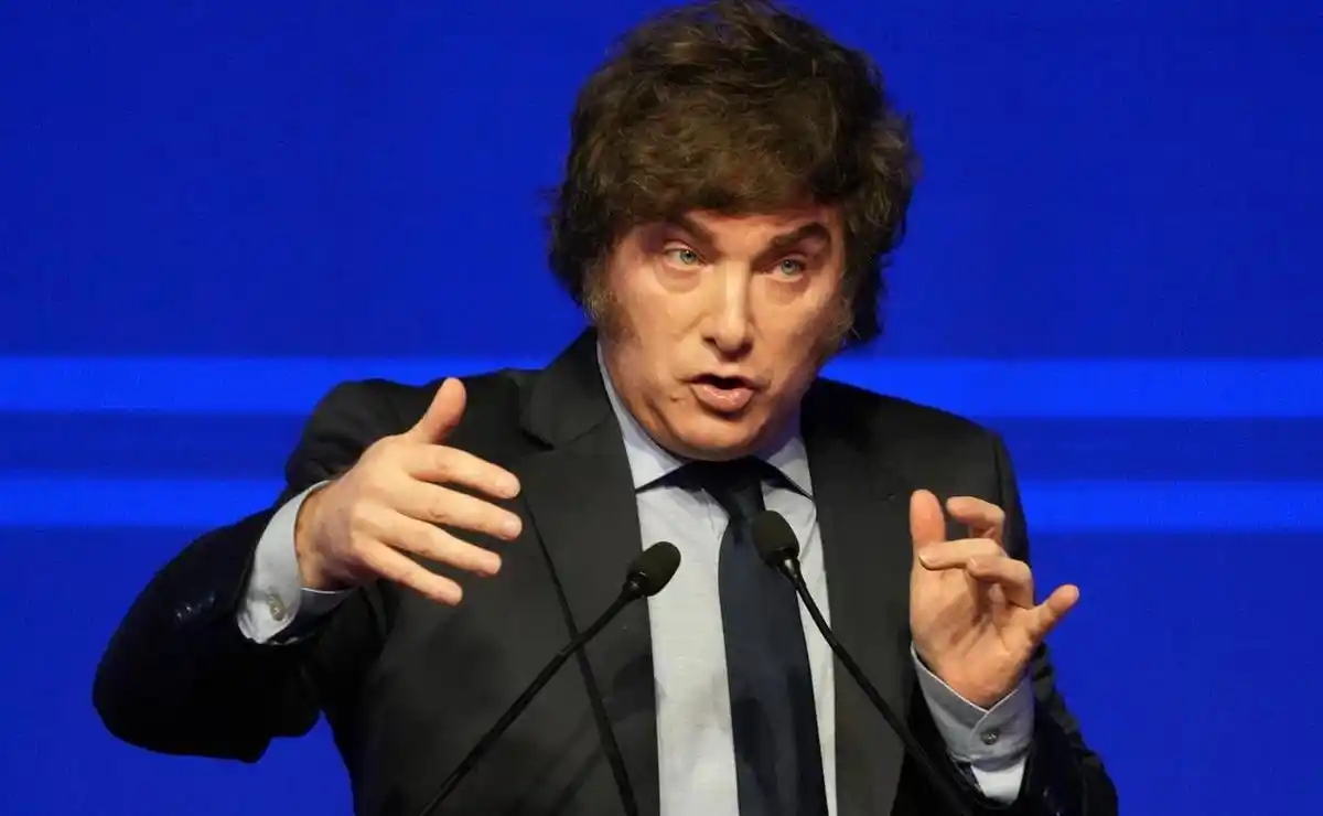 Milei desmintió al titular de la ANSES: "La reforma jubilatoria no es para este momento"