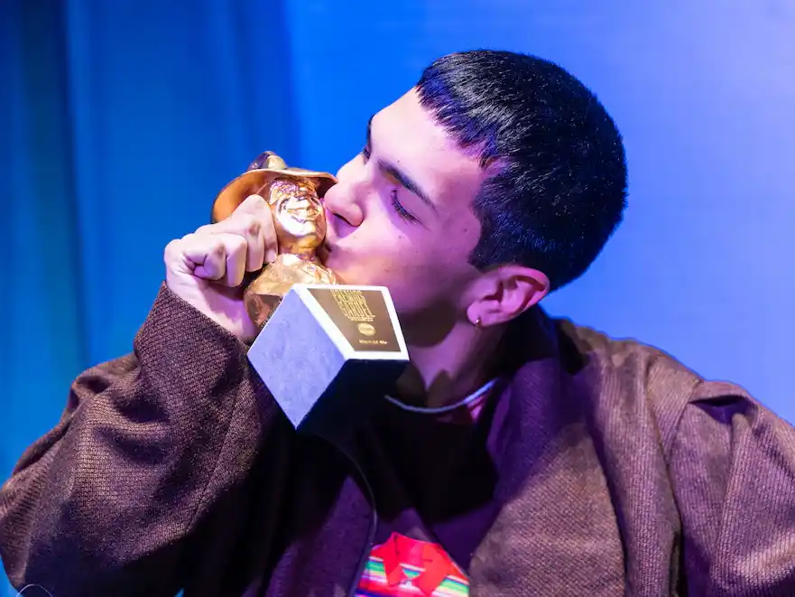 Milo J recibió el Gardel de Oro al álbum del año por su disco 'La Vida Era Más Corta', consolidándose como figura de la música argentina