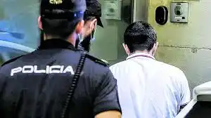 Pervertido obtiene más de mil videos de niños desnudos tras hackear cámaras domésticas de 70 familias