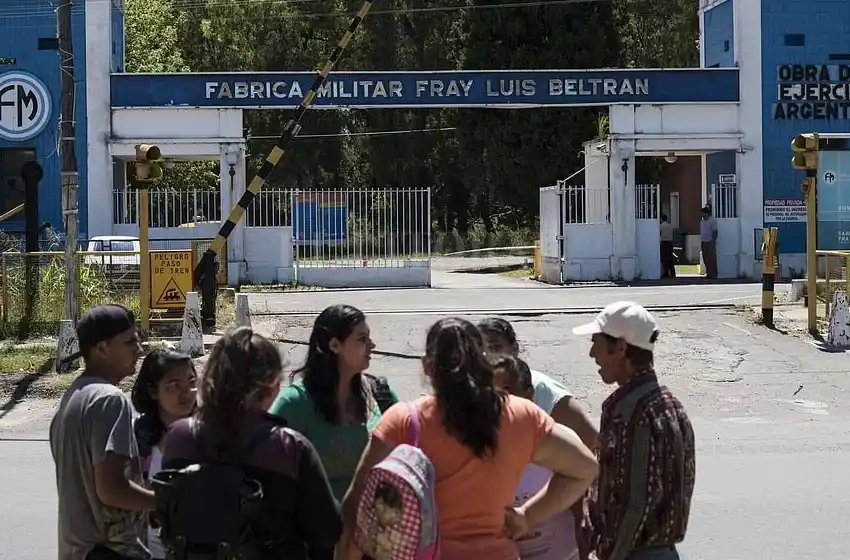 Trabajadores organizan movilizaciones tras los 49 despidos en la Fábrica Militar